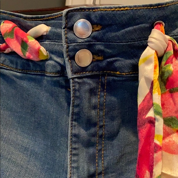 Cropped Jeans with silky woven tie - Picture 3 of 5